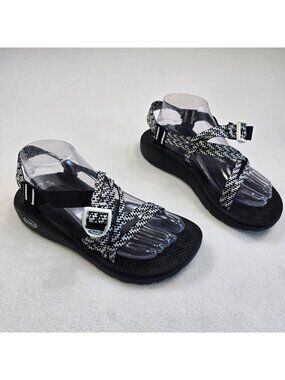 Chaco Women’s ZX/2 Size 9 Sandals Black/White Adjustable Straps WORN ONCE